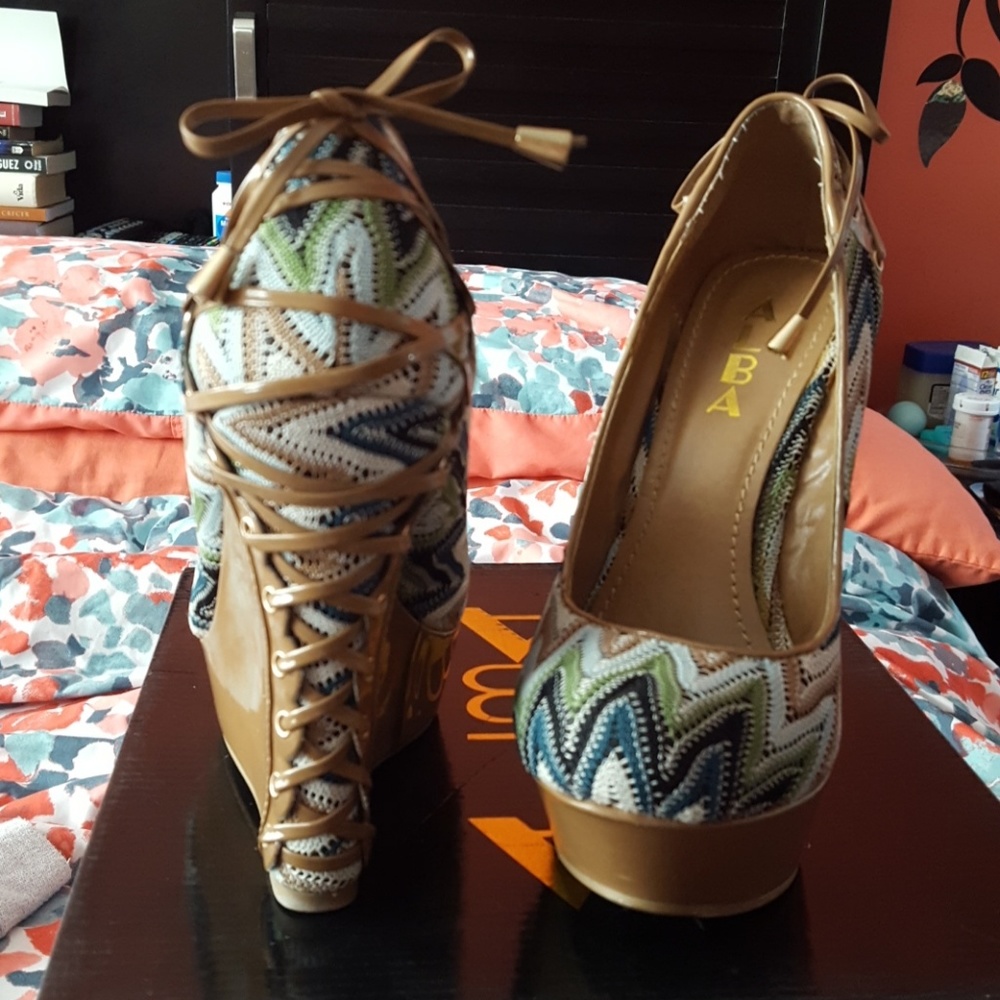 Wedge platform heel shoes